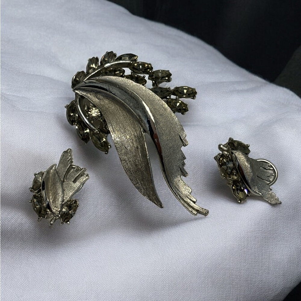 BSK Silver Tone Smoky Gray Crystal Rhinestone Brooch Set